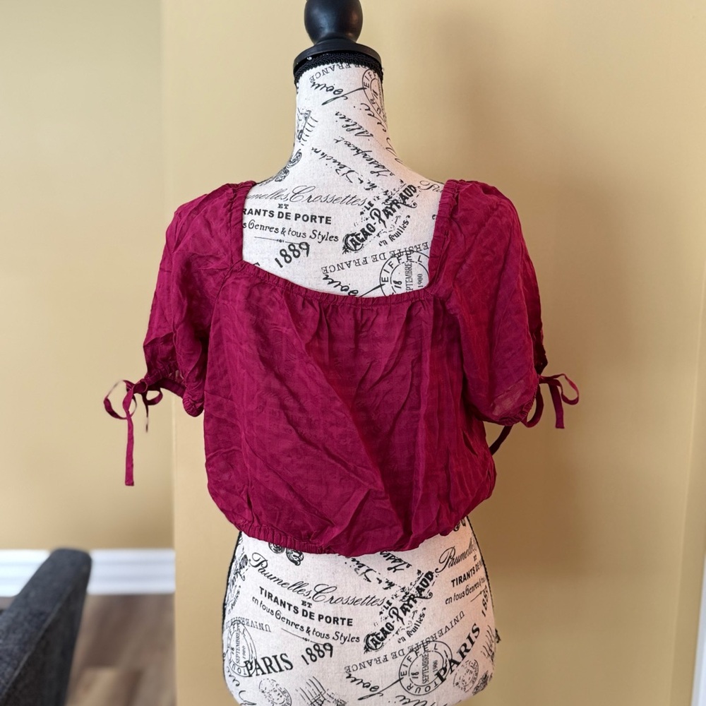 Women's Burgundy Top